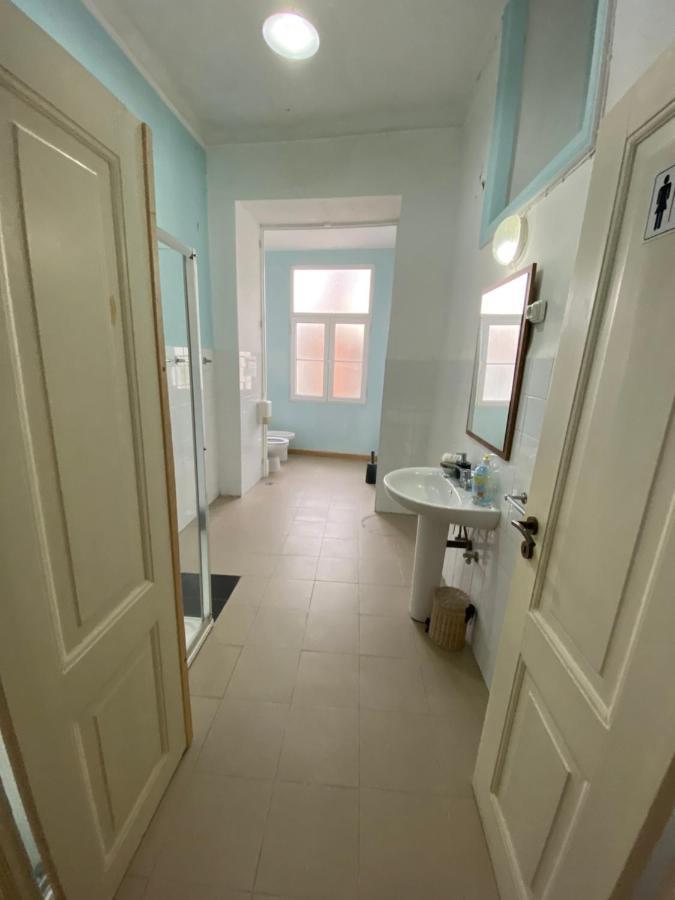 Nature Chiado 2- Cozy Little Double With Shared Bathroom * Lisbon